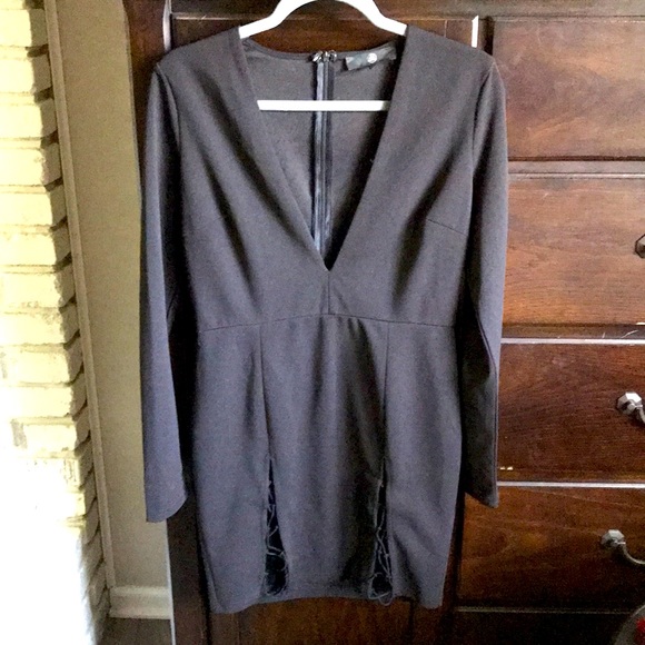 MISSGUIDED Plunging Neckline Dress - Picture 1 of 6